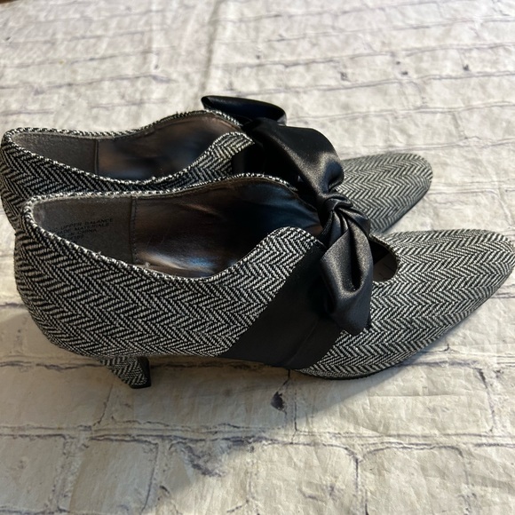 COUP D’ETAT LTD BLACK & WHITE HERRINGBONE FABRIC WOMEN’S PUMPS SIZE 8.5W - Picture 1 of 10